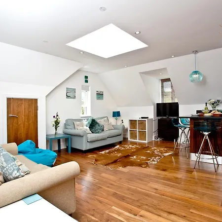 9 The Whitehouse Mawgan Porth